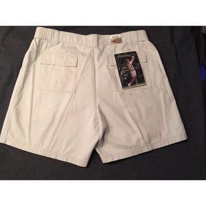 Men’s NWT Cargo Shorts Size 40